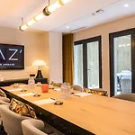 Laz' Urbain 4* Párizs