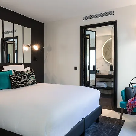 Laz' Urbain Szálloda Párizs