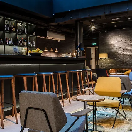 Laz' Urbain Szálloda Párizs