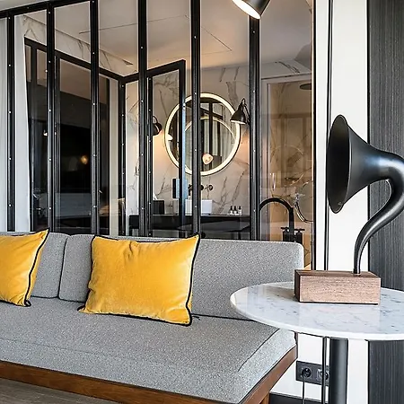 Laz' Urbain 4* Paris
