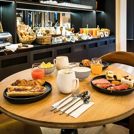 Laz' Urbain 4* Paris